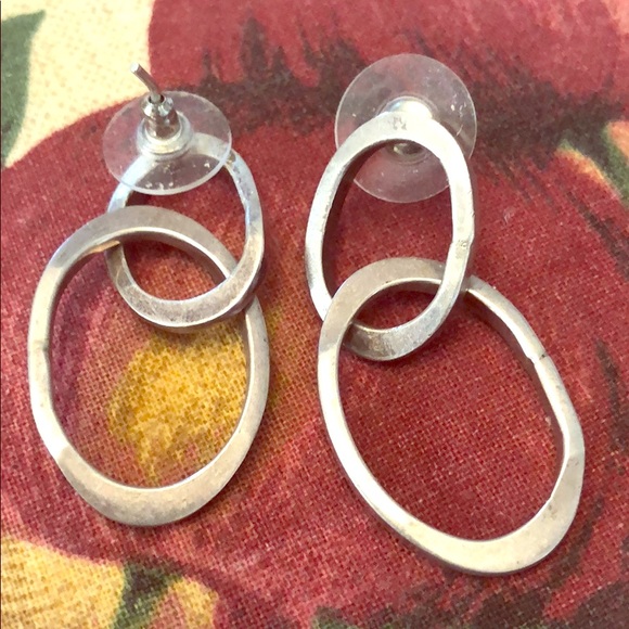 unbrand Jewelry - 1.5” double oval shape Dangling SS earrings